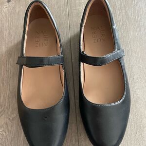 Naturalizer Women's Maxwell-MJ Mary Jane Round Toe Ballet Flat size 6